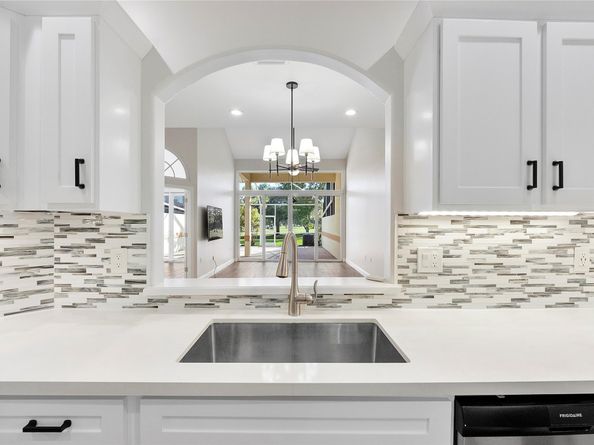 576 W Palm Aire Dr, Pompano Beach FL 33069