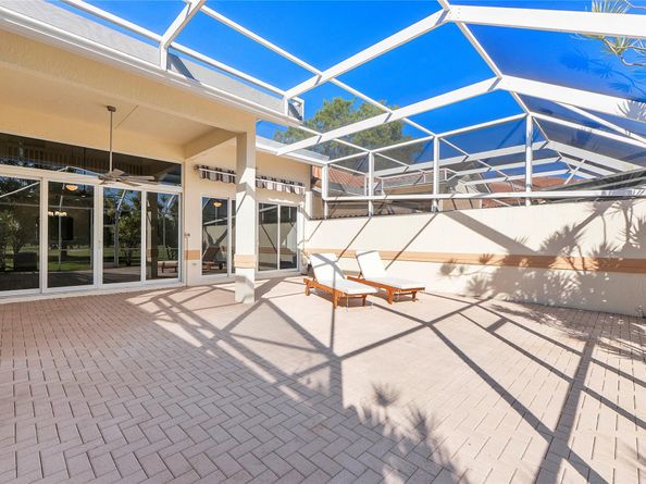 576 W Palm Aire Dr, Pompano Beach FL 33069