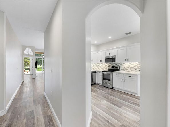 576 W Palm Aire Dr, Pompano Beach FL 33069