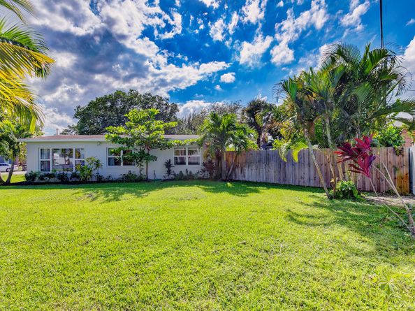 385 Hunter Street, West Palm Beach FL 33405