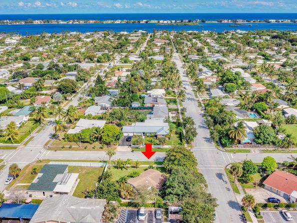 385 Hunter Street, West Palm Beach FL 33405