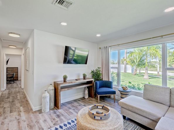 385 Hunter Street, West Palm Beach FL 33405