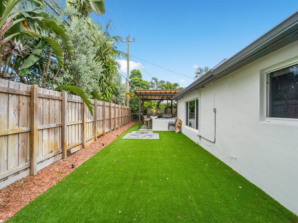 2117 NE 29th St, Fort Lauderdale FL 33306