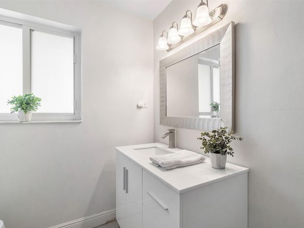 2117 NE 29th St, Fort Lauderdale FL 33306