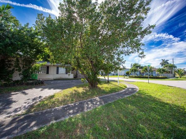 9370 NW 25th Ct, Sunrise FL 33322