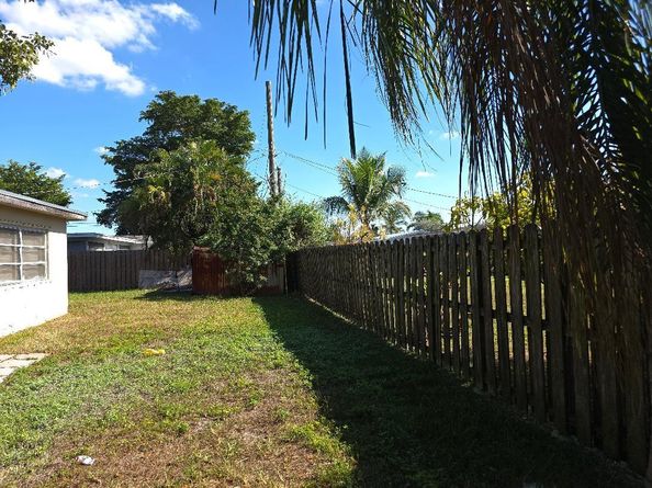 9370 NW 25th Ct, Sunrise FL 33322