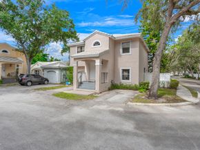 9918 NW 2nd Ct, Plantation FL 33324