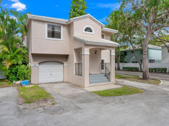 9918 NW 2nd Ct, Plantation FL 33324