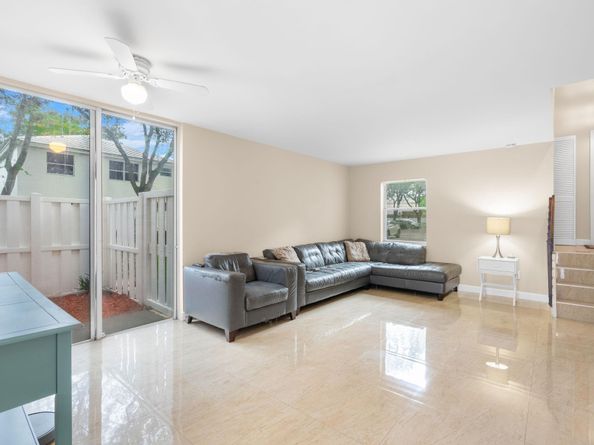 9918 NW 2nd Ct, Plantation FL 33324