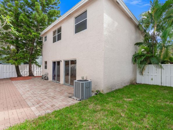 9918 NW 2nd Ct, Plantation FL 33324