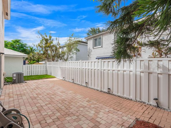 9918 NW 2nd Ct, Plantation FL 33324