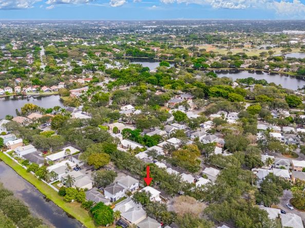 9918 NW 2nd Ct, Plantation FL 33324