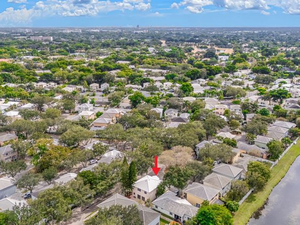 9918 NW 2nd Ct, Plantation FL 33324