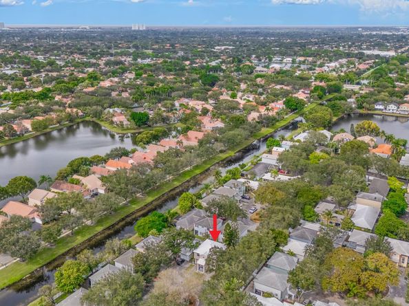 9918 NW 2nd Ct, Plantation FL 33324