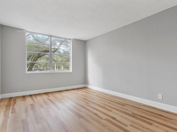 6500 Cypress Rd 211, Plantation FL 33317