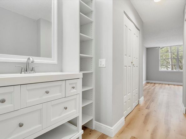 6500 Cypress Rd 211, Plantation FL 33317