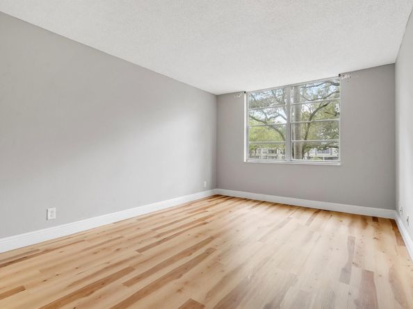 6500 Cypress Rd 211, Plantation FL 33317