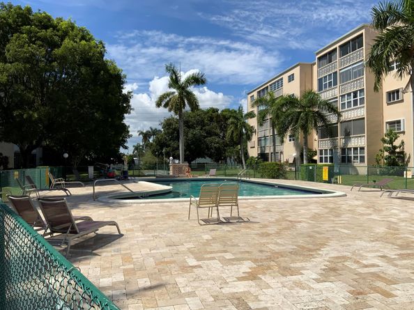 219 NE 14th Avenue 407, Hallandale Beach FL 33009