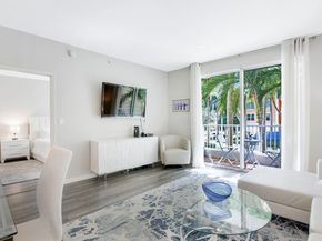 802 W Windward Way 206, Lantana FL 33462