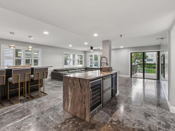 372 Golfview Road 201, North Palm Beach FL 33408