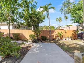 117 SW 1st Ave, Hallandale Beach FL 33009