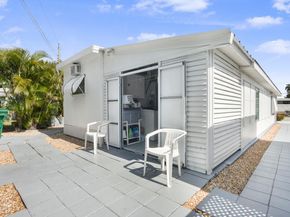 8573 SW 16th St, Davie FL 33324