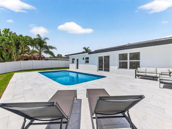 230 SE 3rd Ave, Pompano Beach FL 33060