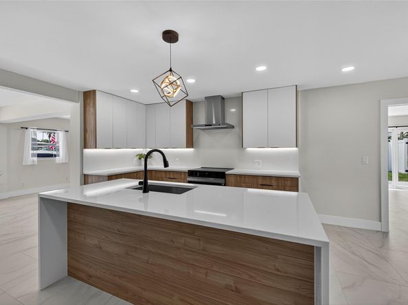 230 SE 3rd Ave, Pompano Beach FL 33060