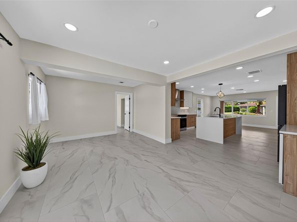 230 SE 3rd Ave, Pompano Beach FL 33060