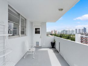 3703 NE 166th St 1010, North Miami Beach FL 33160