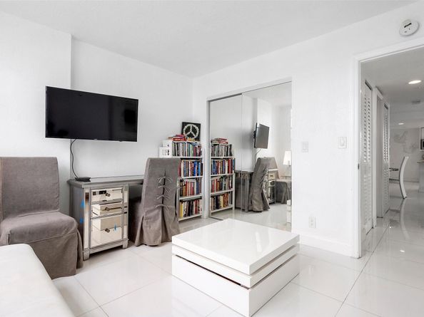 3703 NE 166th St 1010, North Miami Beach FL 33160
