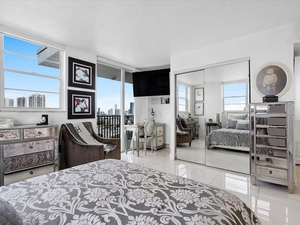 3703 NE 166th St 1010, North Miami Beach FL 33160