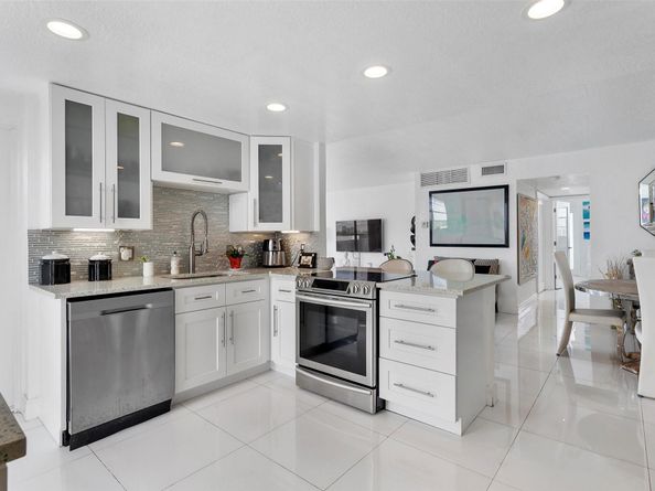 3703 NE 166th St 1010, North Miami Beach FL 33160