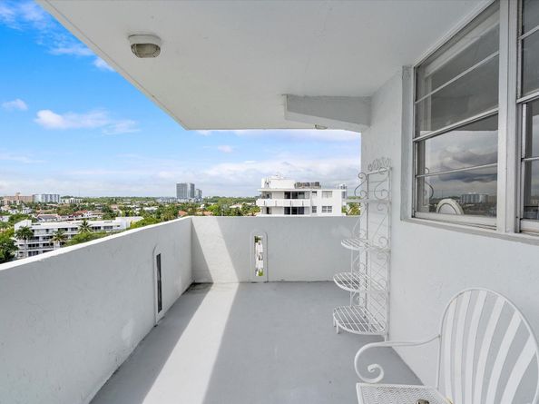 3703 NE 166th St 1010, North Miami Beach FL 33160