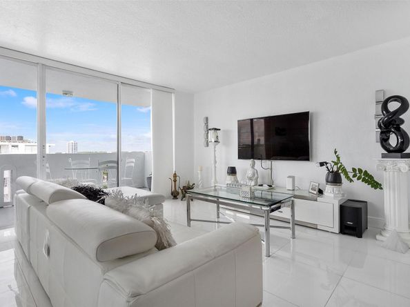 3703 NE 166th St 1010, North Miami Beach FL 33160