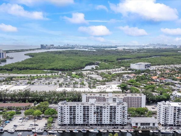 3703 NE 166th St 1010, North Miami Beach FL 33160