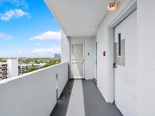 3703 NE 166th St 1010, North Miami Beach FL 33160