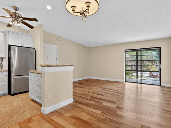 7711 Ashmont Circle 215, Tamarac FL 33321