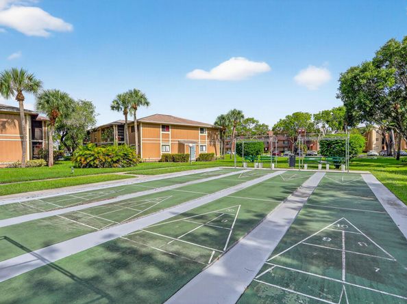 7711 Ashmont Circle 215, Tamarac FL 33321