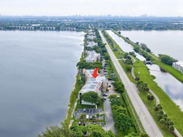 118 Lake Emerald Drive 102, Oakland Park FL 33309