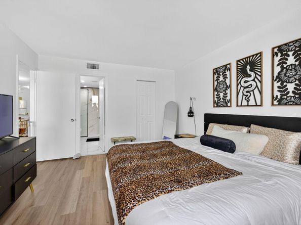 118 Lake Emerald Drive 102, Oakland Park FL 33309