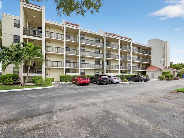 118 Lake Emerald Drive 102, Oakland Park FL 33309