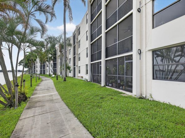 118 Lake Emerald Drive 102, Oakland Park FL 33309