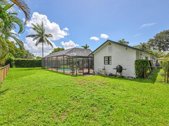 671 NW 82 Ter Terrace, Coral Springs FL 33071