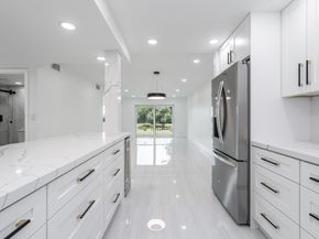 9811 N Hollybrook Lake Dr 308, Pembroke Pines FL 33025