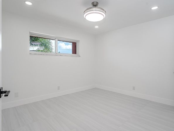 9811 N Hollybrook Lake Dr 308, Pembroke Pines FL 33025