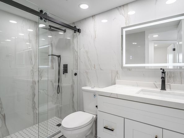 9811 N Hollybrook Lake Dr 308, Pembroke Pines FL 33025