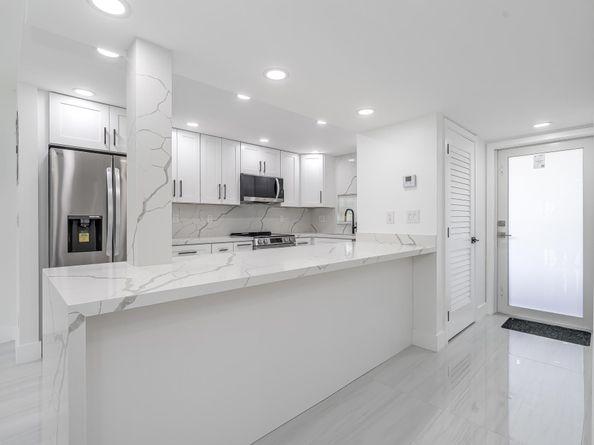 9811 N Hollybrook Lake Dr 308, Pembroke Pines FL 33025