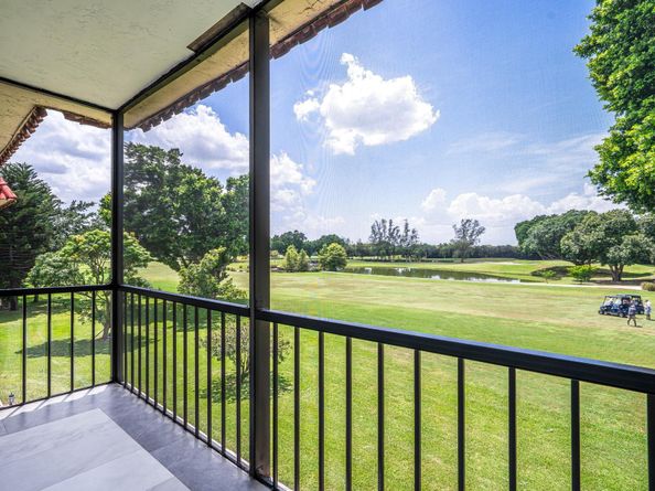 9811 N Hollybrook Lake Dr 308, Pembroke Pines FL 33025