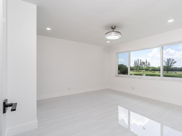 9811 N Hollybrook Lake Dr 308, Pembroke Pines FL 33025
